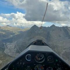 Flugwegposition um 14:32:19: Aufgenommen in der Nähe von Gemeinde Silz, Silz, Österreich in 2810 Meter
